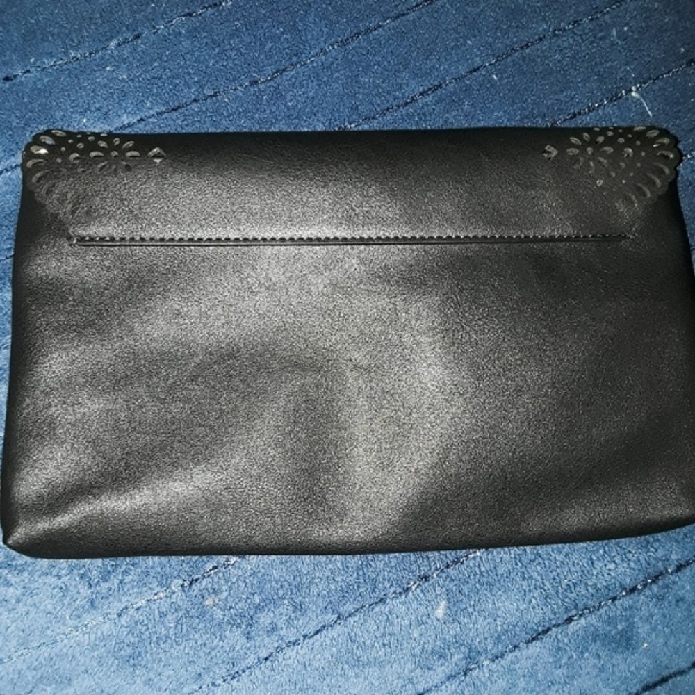 Chic Solid Black Vegan Leather Clutch - Picture 4 of 6